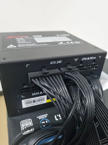 Fonte SuperFrame, 1000W, 80 Plus Gold, Full Modular, Com Conector PCIe 5.0, PFC Ativo