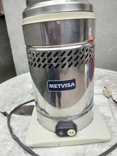 vendo liquidificador industrial de 4 litros em perfeito estado estado