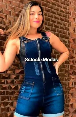 Jardineira short Jeans com Lycra<br><br>