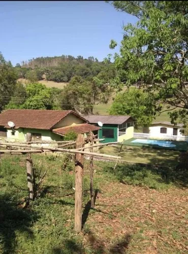 Chacara com duas casas