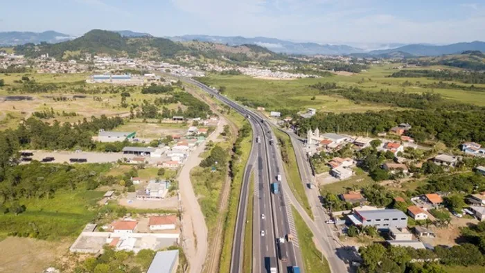 Terreno nas margens da BR 101, ótimo para construção de empresa