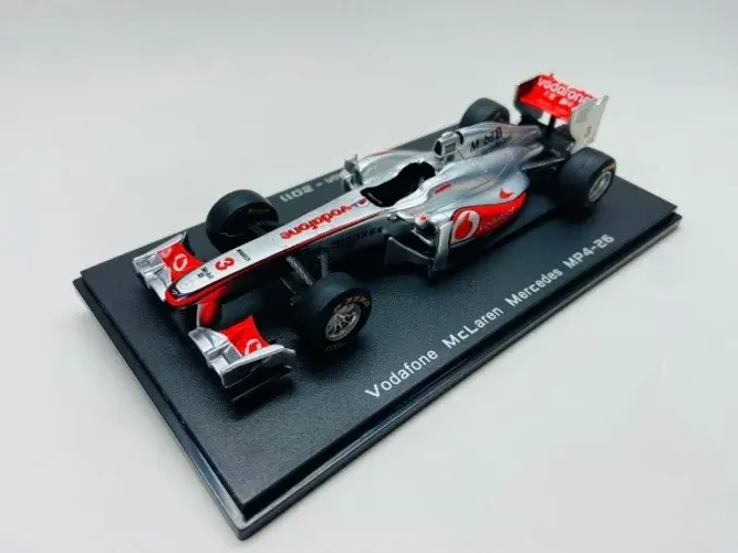 Miniatua Vodafone Mclaren Mercedes Mp4/26 Spark 1/43