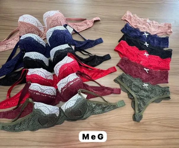 Conjunto lingerie calcinha e sutiã com bojo e renda