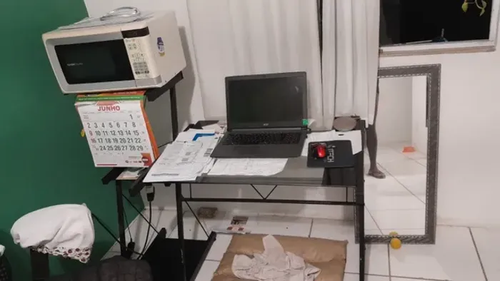 mesa para computador e impressora tubular e tampa de vidro