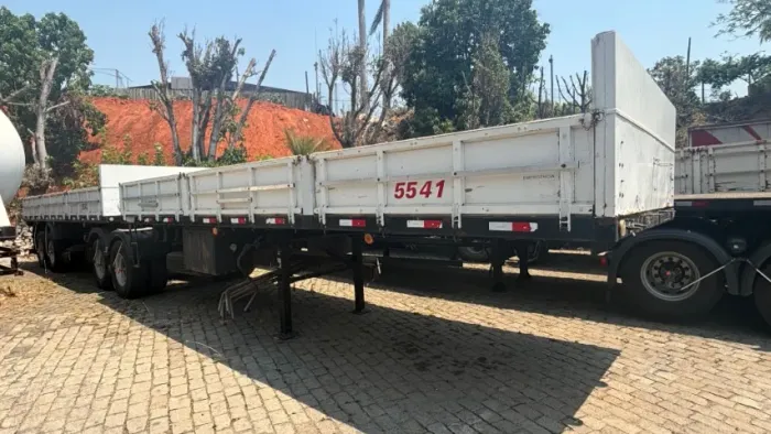 Carreta carga seca bitrem Randon 2010 7,5 mts