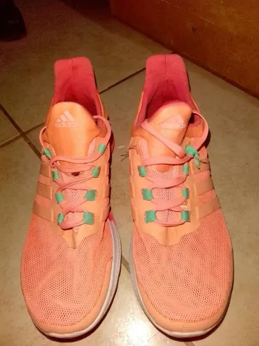 2 PARES DE SAPATOS FEMININOS n°36 (Adidas, Santa Lolla,).
