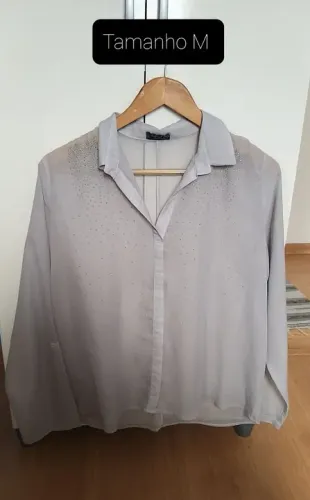 Blusa de Chiffon com Pedrarias - Tamanho M