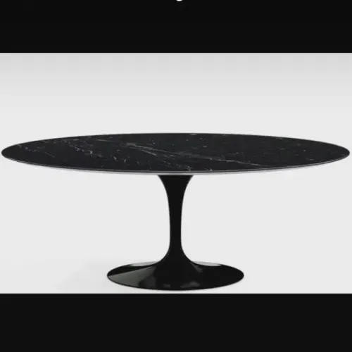 Mesa Design Saarinen Preta com pé moldado estilo Taça 