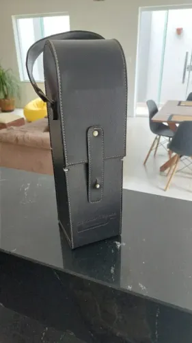 Porta vinho em couro