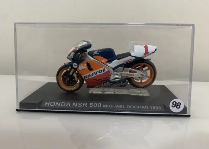 Miniatura 500 cc Honda NSR-500/Michael Doohan 1998