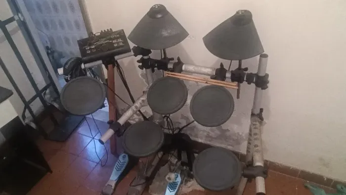 Bateria eletrônica Yamaha DTX 500 - Quase nunca usada