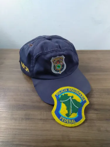 Colecionáveis boné e escudo