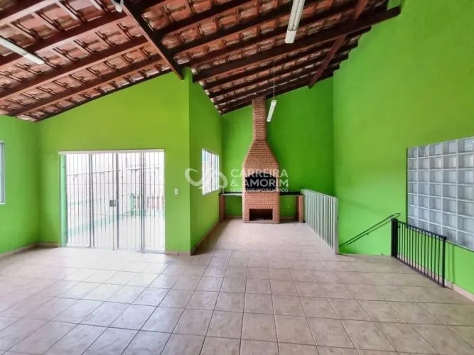 CASA A VENDA, 3 DORMITÓRIOS, SUÍTE, SALA, COZINHA, ÁREA GOUMERT COM CHURRASQUEIRA, 5 VAGAS