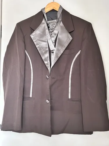 Terno cinza com detalhes acetinado 