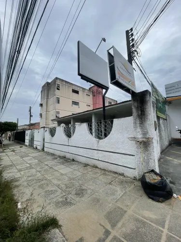 Alugo Casa para comércio no Farol com 450 metros em Pinheiro -Maceió