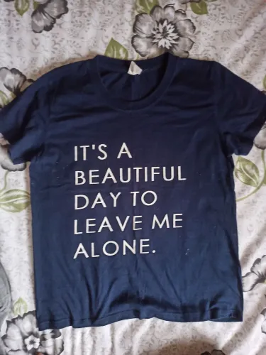 Desapego blusa feminina'It's a beautiful day to leave me alone' - Usada