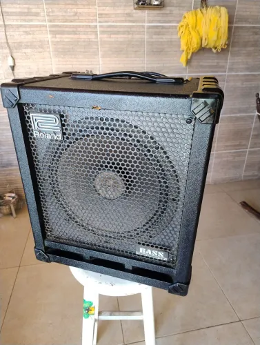 Amplificador de Baixo Roland