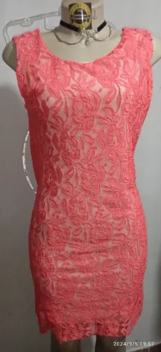 Vestido renda justo ao corpo comprimento acima do joelho Tam 38