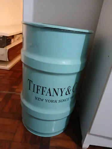 Tambor de marcas Tiffany Chanel yves 