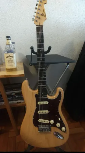 Guitarra sx strato