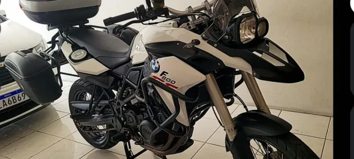 BMW 800 branca ótimo estado aceito moto de menor valor 