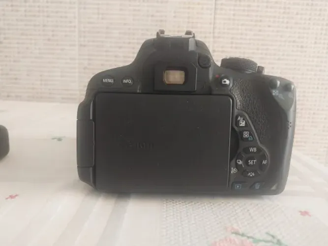 Vendo Camera da Canon EOS Rebel T5i