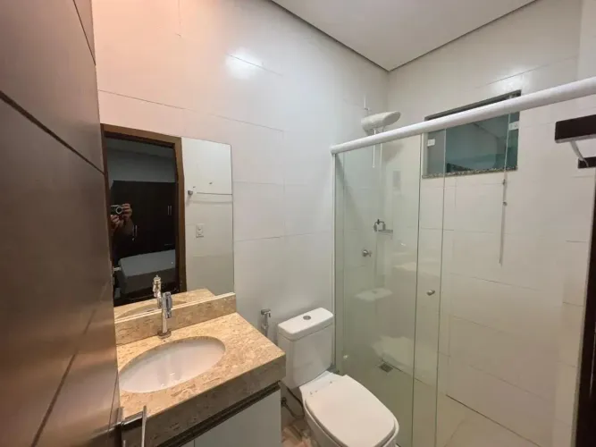 Sobrado em condomínio bem localizado