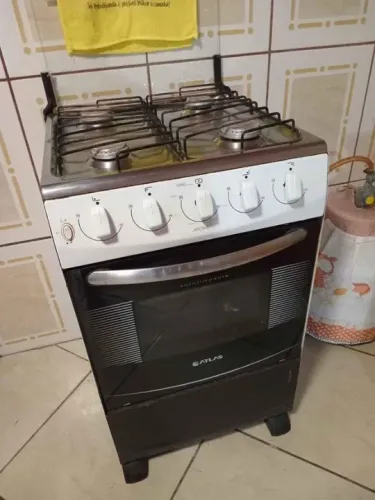 Fogão 4 bocas bom estado forno precisa reparo