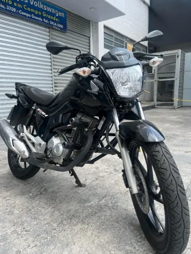 Vendo Fan 160 ano 21 modelo 22, moto de garagem, usada somente para ida e volta ao trab.