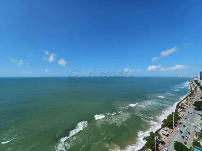 Excelente cobertura duplex na Avenida Boa Viagem com piscina privativa.