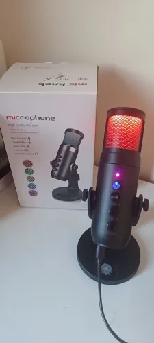 Microfone Gamer Profissional com Design Moderno e Iluminação