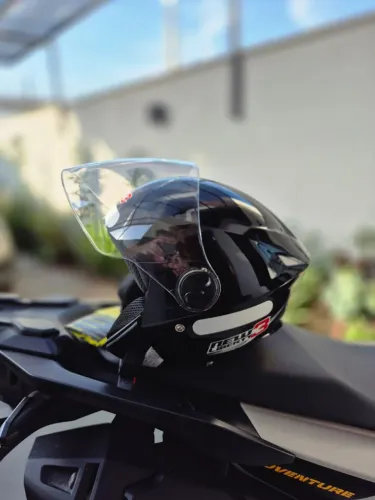Capacete aberto preto