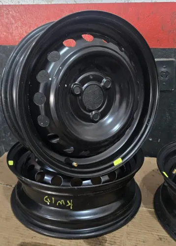 Jogo Rodas Originais Aro 14 Renault Kwid 3 furos 3x100 Semi Novas Pretas