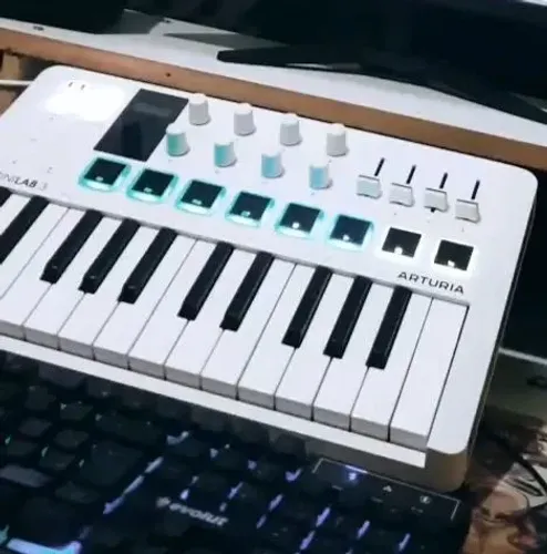 Teclado midi Minilab mk3 Arturia
