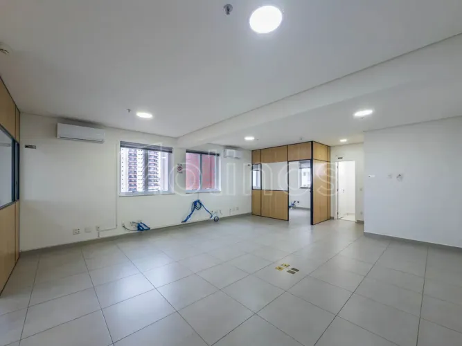 Ibérica Empresarial - Conjunto de salas comerciais de 85 m2, 2 vagas, 3 banheiros no Tatua