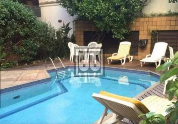 Cobertura à venda no Leblon, Duplex com 3 Salões, 5 Suítes, Dependências, 4 Vagas demarcad