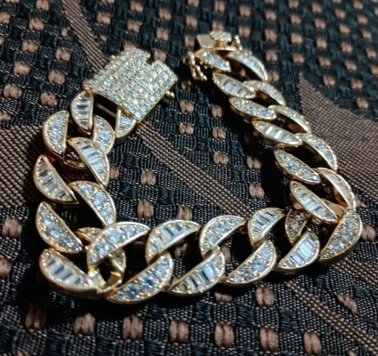 Linda pulseira de strass elegante 