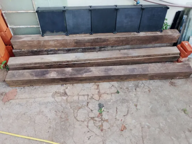 ? Colunas de Aroeira Nobre - 2,14 m cada (4 unidades)