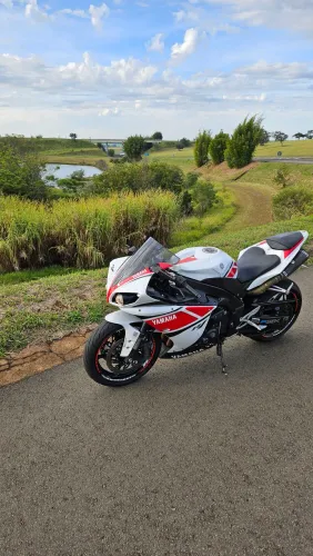 Vendo yamaha r1 2010 Excelente 1000 cc !!