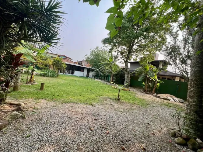 Terreno à venda no bairro Praia da Ferrugem - Garopaba/SC