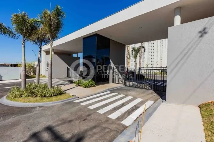 Apartamento no Condomínio Portal Vale das Pérolas.