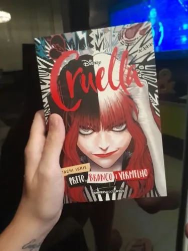 CRUELLA - PRETO, BRANCO E VERMELHO - Mangá Disney