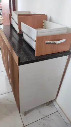 Armário de Cozinha com 4 Gavetas e 2 Portas - Bom Estado