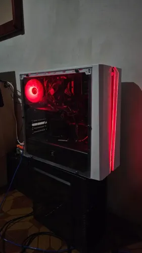PC Gamer / Trabalho - i3 7100 - 8GB RAM - RX 570 4GB - SSD 256gb