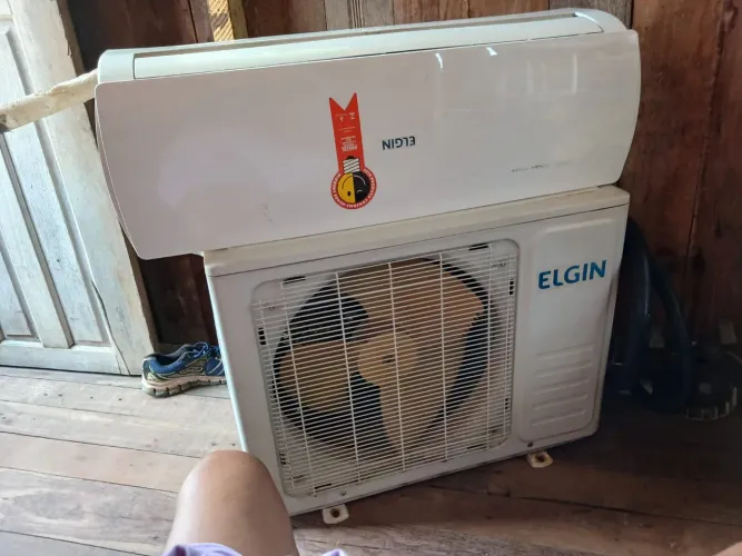 vendo ar condicionador 12 mil BTUs por 1.300 reais 