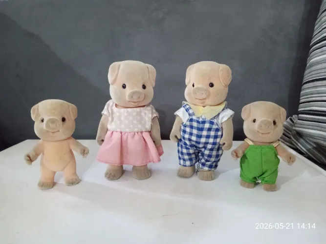 Brinquedo bonecos família porquinhos
