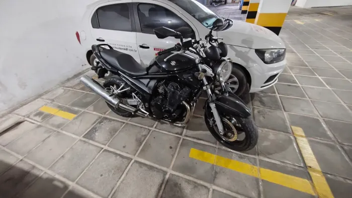 Suzuki bandit 650 2007 carburada