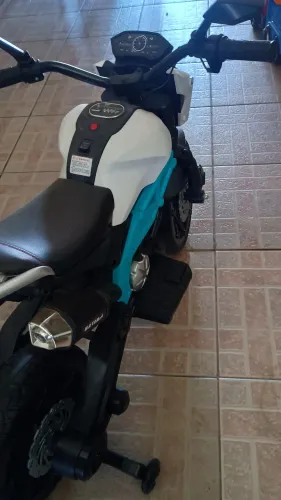 Moto elétrica para criança