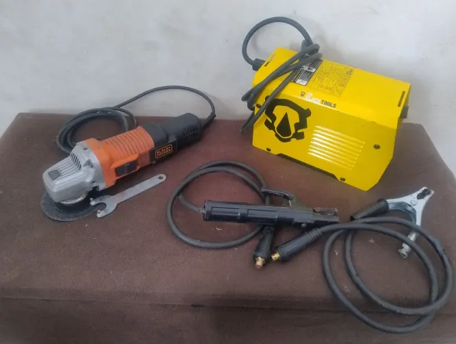 Lixadeira e máquina de solda