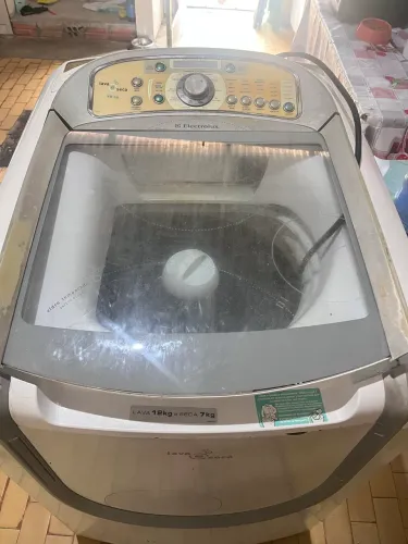 Máquina de Lavar - Lava e Seca Electrolux 12kg / 7kg - QUEBRADA